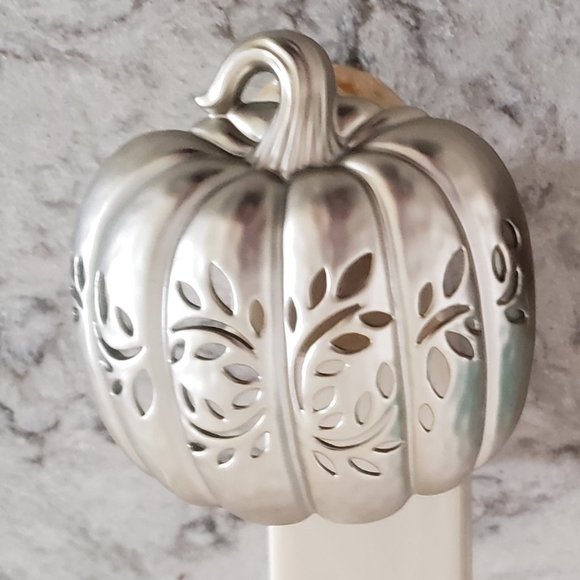 Bath & Body Works, Fall Wallflower Plugs, Set of 2 - Picture 6 of 7